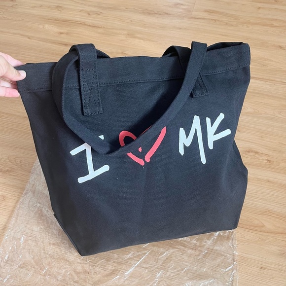 Micheal Kors Limited Edition Canvas Shopping Tote Bag - Picture 4 of 10